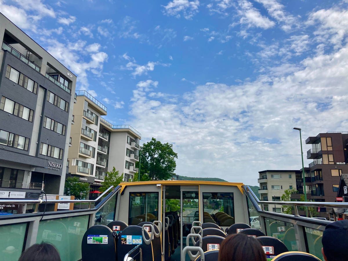 올해 여름도 등장！기간한정 버스 SKY BUS NISEKO